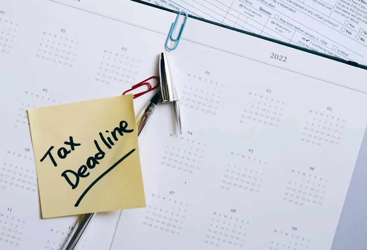 Zoom sur un post-it avec Tax Deadline